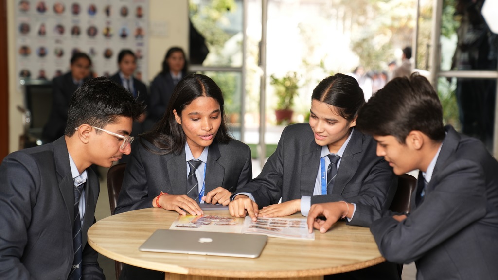 Emotional Intelligence in Leadership: A Must-Have Skill for Future Managers